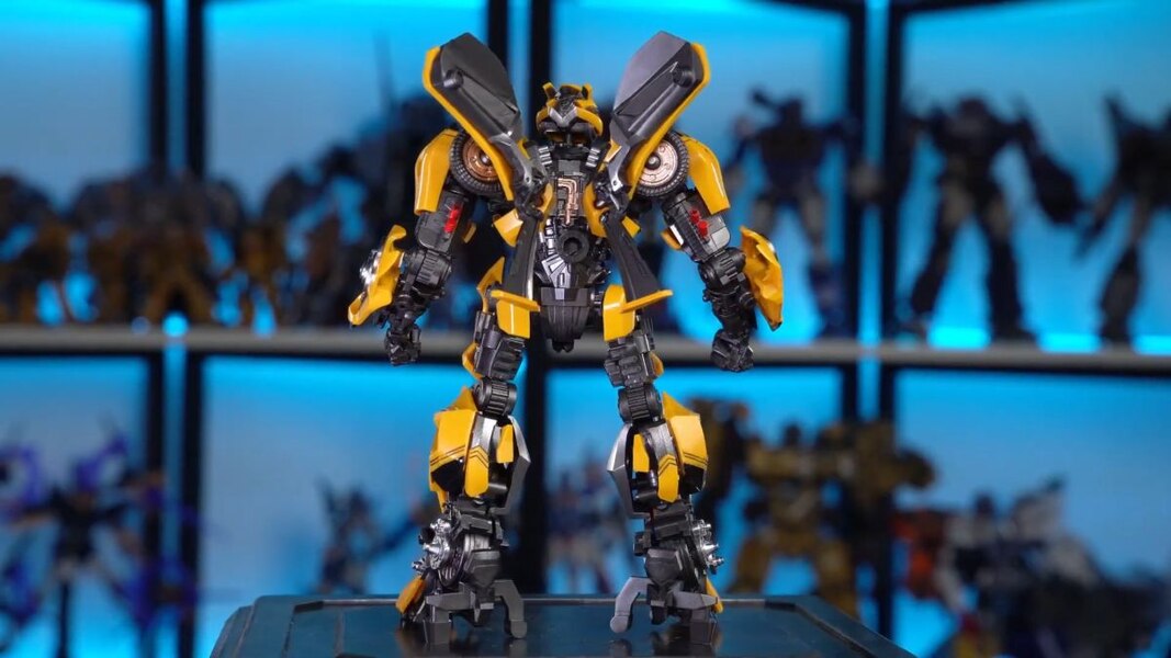 In Hand Image Of Trumpeter Transformers The Last Knight Bumblebee Smart Model Kit  (10 of 16)